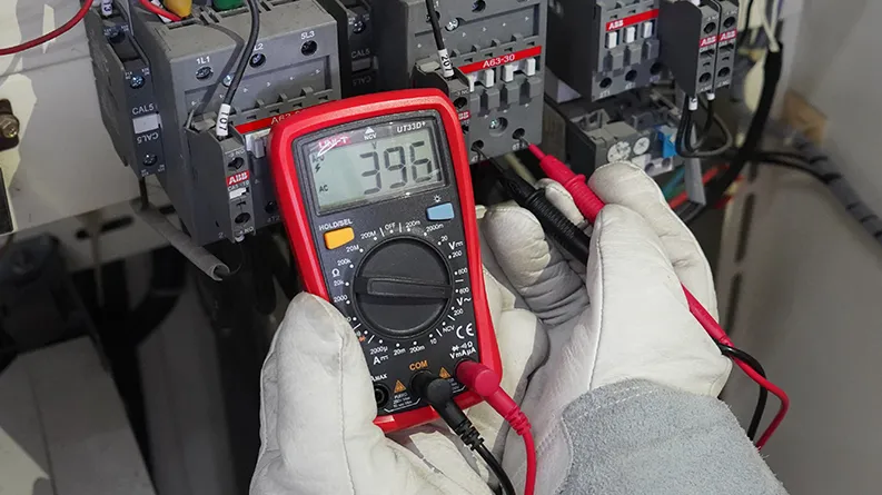 UT33D-AC-Volatge-Measurement.webp