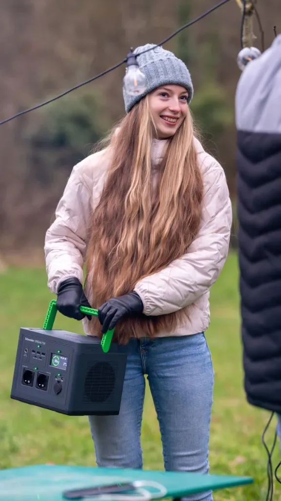 Schneider Electric OffGrid Portable Power Station 500, 230V, 517Wh Lithium-ion, LCD, 2 CEE 7/3 Schuko outlets, Sinewave, 3 USB-A, 2 USB-C, Wireless Charger.webp