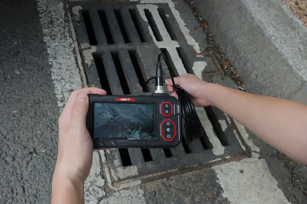 Uni-T Industrial Borescope 4.3" IPS LCD IP67 8mm Lens 8 LEDs UT667.webp