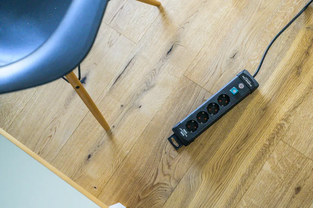 Premium-Line extension lead 4-way black 1,8m H05VV-F 3G1,5