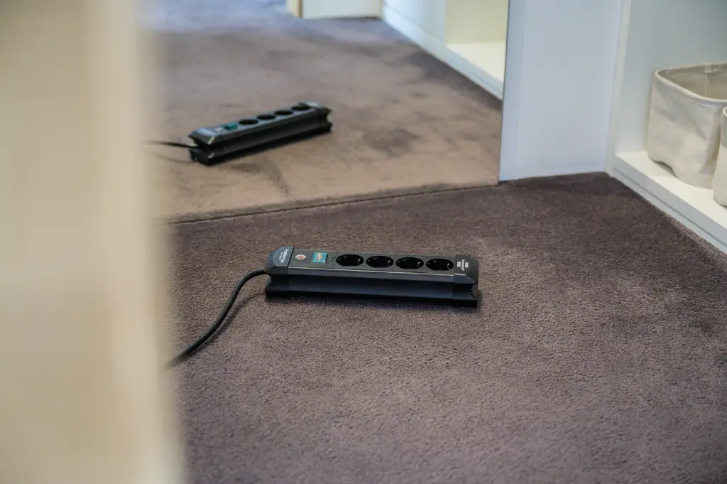 Premium-Line extension lead 4-way black 1,8m H05VV-F 3G1,5