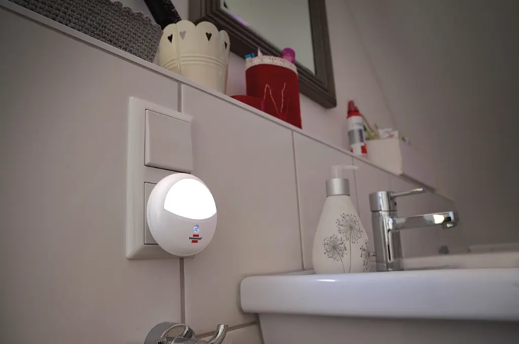 brennenstuhl LED Round Orientation Light / Night Light With Twilight Sensor For The Socket (Soft and Unobtrusive Light, With 2 LEDs)