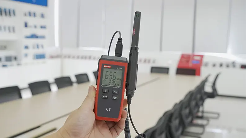 UT333S-Indoor-temperature-and-humidity-measurement.webp