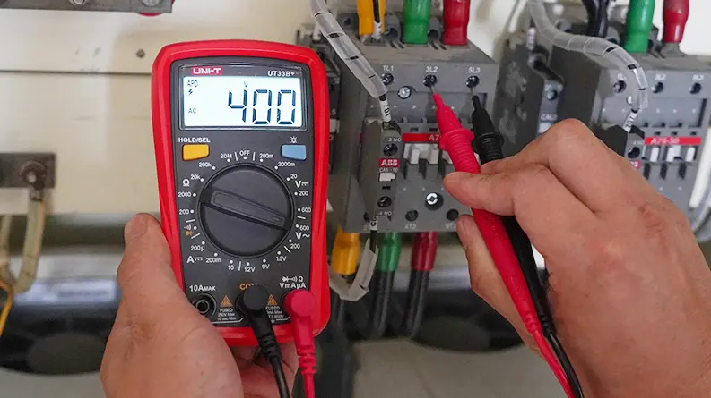 UT33B-AC-Voltage-Measurement.webp